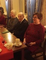Arvo 101 vuotta tyttärensä kanssa pikkujoulussa 27.11.25.