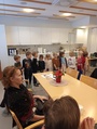 Osa viereisen päiväkodin lapsista esiintymässä 30.11.2023.